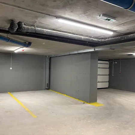 Quattro Free Private Garage * Сараево